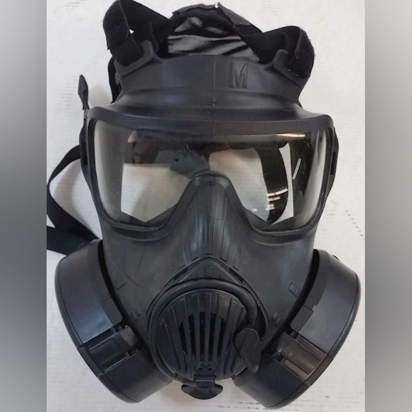 Avon Accessories Usgi Avon M5 Gas Mask Sz Med Cbrn Nbc Poshmark M 64cd77e48bb2e2bc3980099f
